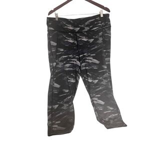 Victoria’s Secret Camouflage Print Leggings